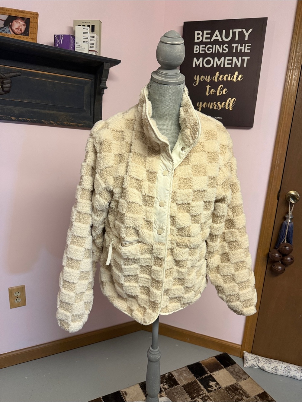 Cozy Women's Cream Checkered Sherpa Jacket